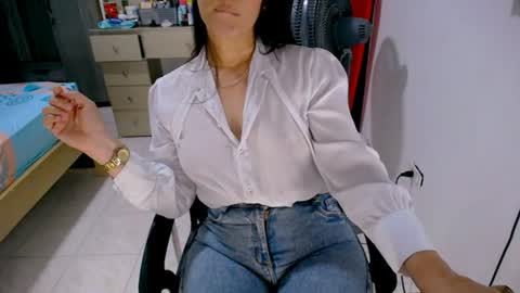 Snapshot of scarlett_sex2 chatting on 06-27-26, 04:23 scarlet online show from 06-27-26, 04:23