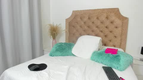 Snapshot of scarlett_star01 chatting on 03-06-26, 02:02 scarlett_star01 online show from 03-06-26, 02:02