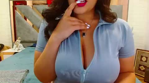 Snapshot of scarlett_tits92 chatting on 07-27-26, 03:19 hellen online show from 07-27-26, 03:19