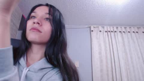 Snapshot of scarlett_vonrose chatting on 10-11-25, 04:05 Scarlett Von Rose online show from 10-11-25, 04:05