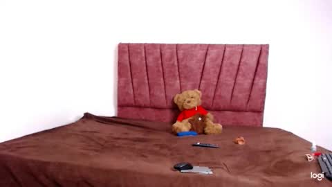 Snapshot of scarlettandbennn chatting on 04-25-26, 12:24 Scarlett And Benn.... online show from 04-25-26, 12:24