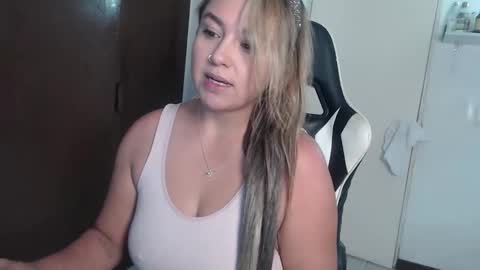 Snapshot of scarlettbellee chatting on 05-04-26, 04:14 Scarlett online show from 05-04-26, 04:14