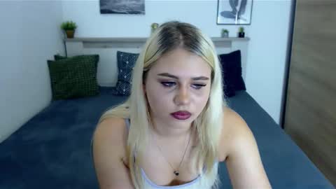 Snapshot of scarlettblue22 chatting on 09-17-25, 01:24 Hi there guys My pleasure in your hands pvt is open online show from 09-17-25, 01:24