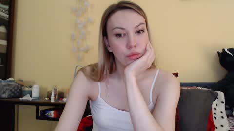 Snapshot of scarlettford chatting on 01-10-25, 04:09 Scarlett online show from 01-10-25, 04:09