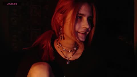 Snapshot of scarlettharrison09 chatting on 10-23-25, 05:33 Scarlett online show from 10-23-25, 05:33