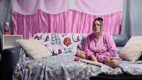 Snapshot of scarlettrose_86 chatting on 10-19-25, 02:12 scarlettrose_86 online show from 10-19-25, 02:12