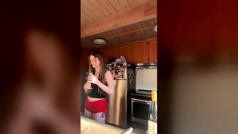 Snapshot of scarlettvoss1 chatting on 03-26-26, 01:44 scarlettvoss1 online show from 03-26-26, 01:44