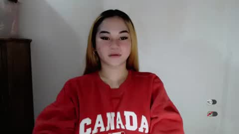 Snapshot of scarletvamp chatting on 11-08-25, 12:33 scarletvamp online show from 11-08-25, 12:33