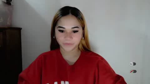 Snapshot of scarletvamp chatting on 11-09-25, 01:37 scarletvamp online show from 11-09-25, 01:37