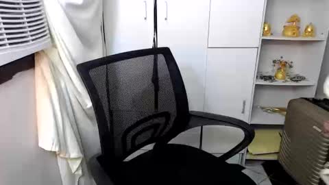 Queen Scarlet online show from 01-03-25, 01:58