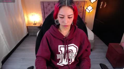 Scarllett online show from 01-14-25, 03:43