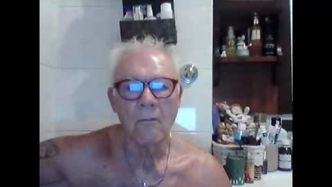 Snapshot of schizzodoro chatting on 09-20-25, 04:02 schizzodoro online show from 09-20-25, 04:02