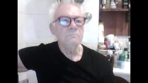 Snapshot of schizzodoro chatting on 10-15-25, 02:55 schizzodoro online show from 10-15-25, 02:55