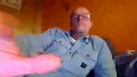 Snapshot of schmuhbaer1 chatting on 10-13-25, 03:01 schmuhbaer1 online show from 10-13-25, 03:01