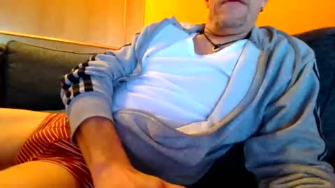 Snapshot of schmuhbaer1 chatting on 11-19-25, 07:41 schmuhbaer1 online show from 11-19-25, 07:41