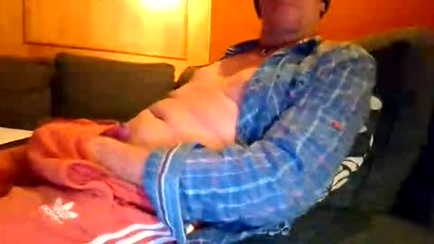 Snapshot of schmuhbaer1 chatting on 12-03-25, 02:19 schmuhbaer1 online show from 12-03-25, 02:19