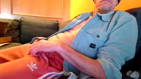 Snapshot of schmuhbaer1 chatting on 12-15-25, 11:03 schmuhbaer1 online show from 12-15-25, 11:03