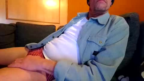 Snapshot of schmuhbaer1 chatting on 12-16-25, 11:37 schmuhbaer1 online show from 12-16-25, 11:37