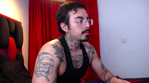 Snapshot of scockpion_ chatting on 05-10-26, 01:11 Alejandro help me to reach 200 thumps up online show from 05-10-26, 01:11