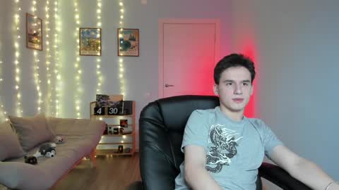 Snapshot of scooby_r chatting on 12-16-24, 08:09 Thomas brunette and Alex blond online show from 12-16-24, 08:09