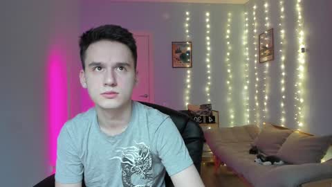 Snapshot of scooby_r chatting on 01-10-25, 06:20 Thomas brunette and Alex blond online show from 01-10-25, 06:20