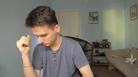 Snapshot of scooby_r chatting on 01-17-25, 07:51 Thomas brunette and Alex blond online show from 01-17-25, 07:51