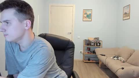 Snapshot of scooby_r chatting on 02-22-25, 03:03 Thomas brunette and Alex blond online show from 02-22-25, 03:03