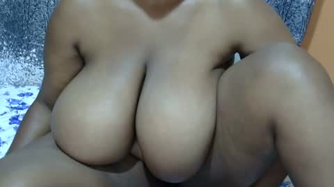 Snapshot of scorviaamanda254 chatting on 02-19-25, 02:12 Its Lilly online show from 02-19-25, 02:12