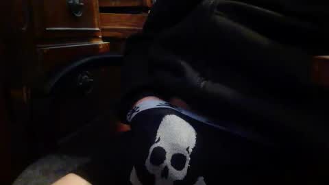 Snapshot of scott01092463171 chatting on 12-16-25, 01:16 Goth witch69 online show from 12-16-25, 01:16