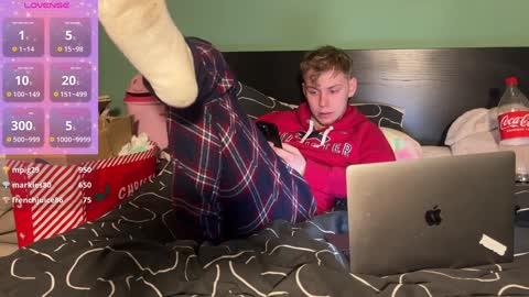 Snapshot of scottish_twink01 chatting on 01-08-25, 01:11 danny online show from 01-08-25, 01:11