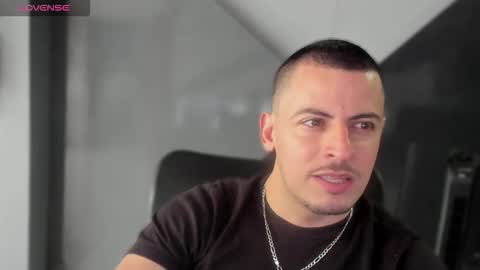 Snapshot of scotty_music chatting on 01-05-26, 05:27 Ricardo online show from 01-05-26, 05:27