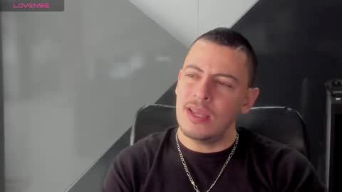 Snapshot of scotty_music chatting on 02-02-26, 01:21 Ricardo online show from 02-02-26, 01:21