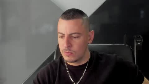 Snapshot of scotty_music chatting on 02-05-26, 02:33 Ricardo online show from 02-05-26, 02:33