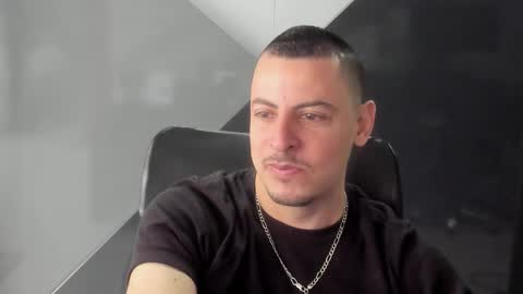 Snapshot of scotty_music chatting on 02-20-26, 01:33 Ricardo online show from 02-20-26, 01:33