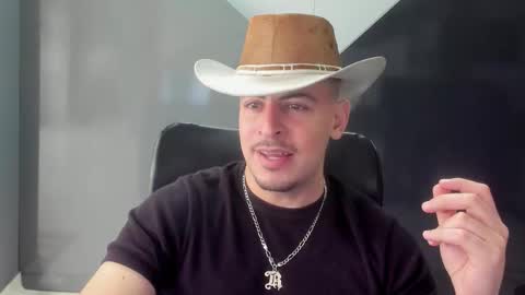 Snapshot of scotty_music chatting on 02-25-26, 01:54 Ricardo online show from 02-25-26, 01:54