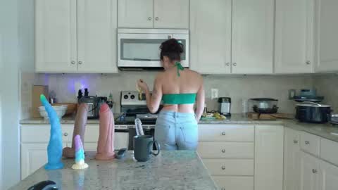 Scout has fun online show from 04-17-26, 01:58