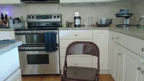 Scout has fun online show from 04-22-26, 01:45