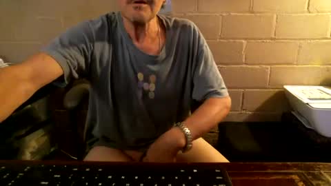 Snapshot of sdh69 chatting on 10-11-25, 07:40 eating pussy sucking dick online show from 10-11-25, 07:40
