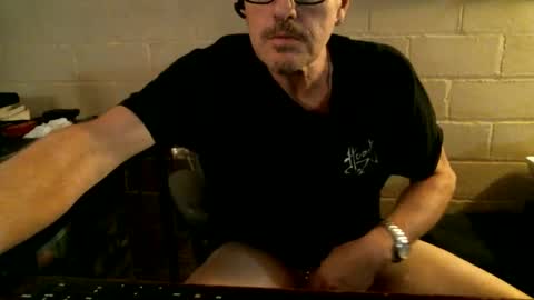 Snapshot of sdh69 chatting on 10-23-25, 12:43 eating pussy sucking dick online show from 10-23-25, 12:43