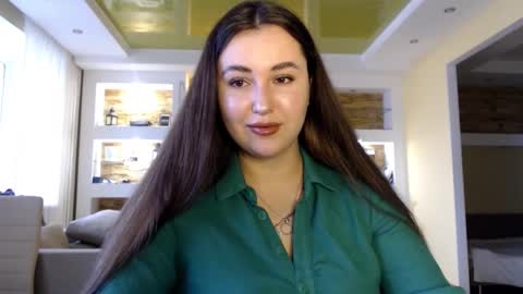 Snapshot of sea_cocktail chatting on 12-06-24, 10:05 Elizabeth  online show from 12-06-24, 10:05