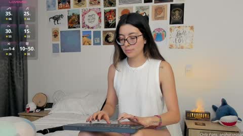 Aria Independent model online show from 12-17-24, 04:34