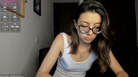 Aria Independent model online show from 11-21-25, 12:21