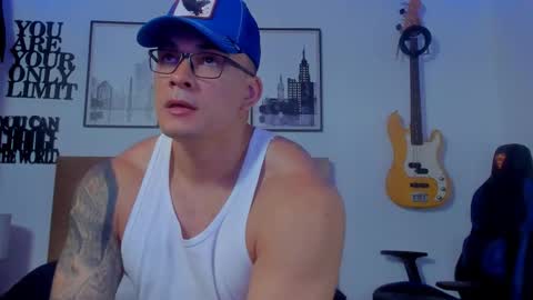 Snapshot of sean_carrera69 chatting on 11-10-25, 04:28 Sean Carrera online show from 11-10-25, 04:28