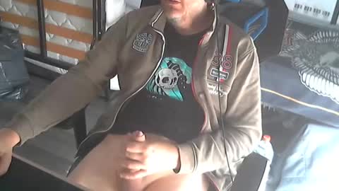 Snapshot of seba881975 chatting on 10-18-25, 09:10 Sba Fr online show from 10-18-25, 09:10