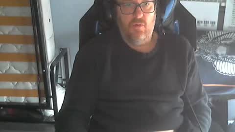 Snapshot of seba881975 chatting on 11-17-25, 02:23 Sba Fr online show from 11-17-25, 02:23