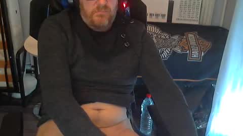 Snapshot of seba881975 chatting on 12-18-25, 02:34 Sba Fr online show from 12-18-25, 02:34