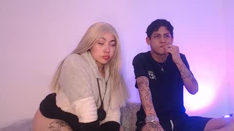 Snapshot of sebas_and_mila chatting on 09-28-25, 02:39 CAMILA Y SEBASTIAN online show from 09-28-25, 02:39