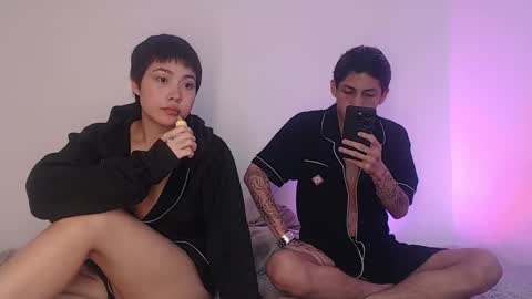 Snapshot of sebas_and_mila chatting on 10-22-25, 11:21 CAMILA Y SEBASTIAN online show from 10-22-25, 11:21