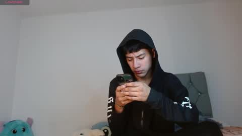 sebas_fire4 online show from 05-12-26, 07:05