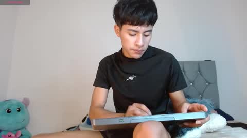 sebas_fire4 online show from 05-19-26, 11:11